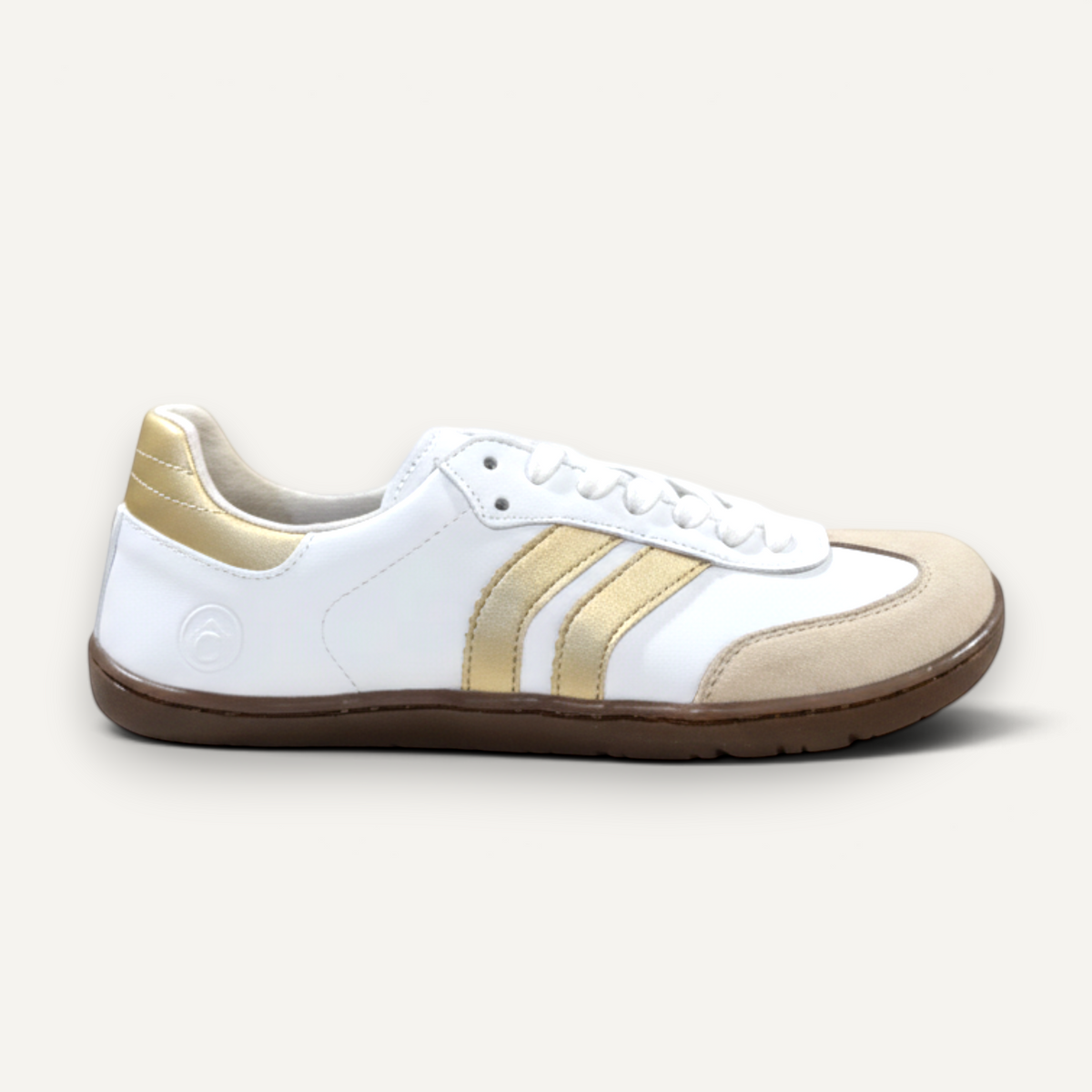 Zapatillas barefoot zoireo Coqueflex 4415 en microfibra blanca con detalles en ante arena y toques dorados