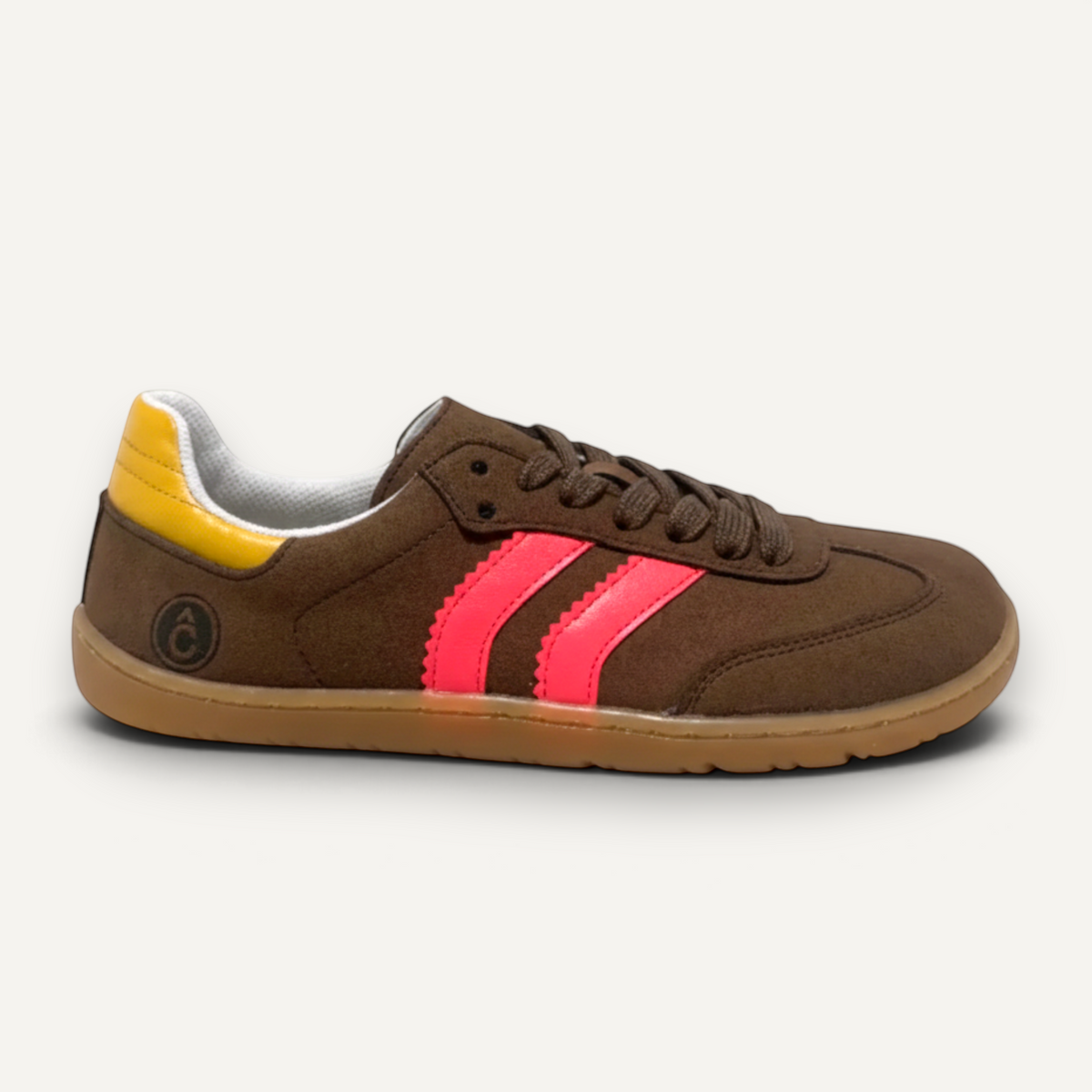 Zapatilla barefoot Coqueflex Deportivo 4415 de zoireo en microfibra marrón con detalles en coral y amarillo