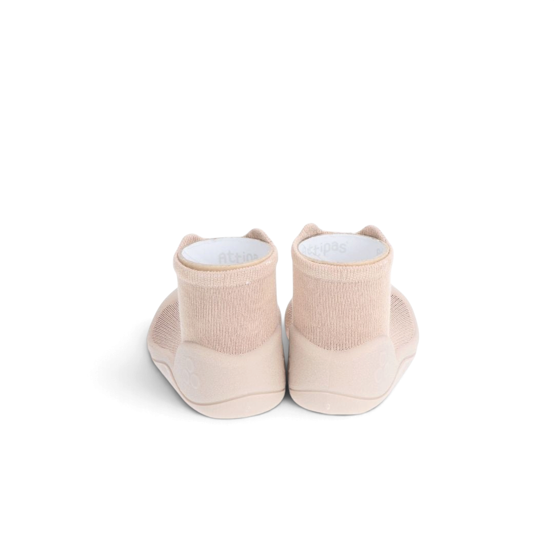 Zapatos barefoot Attipas Animals beige de zoireo, calzado ergonómico para bebés con diseño tipo calcetín
