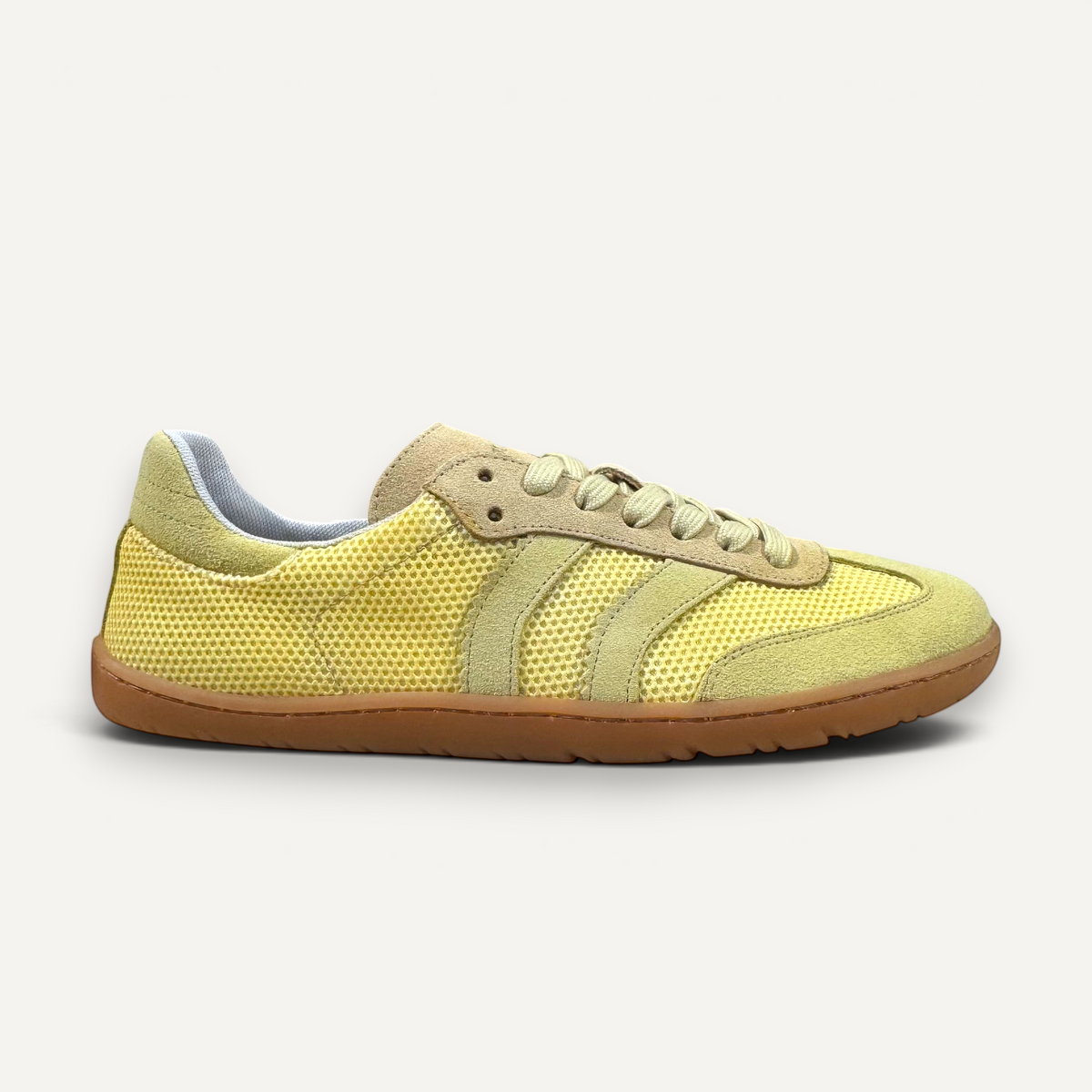 Zapatilla barefoot Coqueflex Deportivo 4415 de zoireo en color limón, fabricada en malla transpirable y ante vegano.