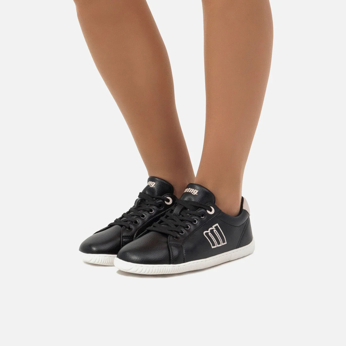 Mustang Free Aria 60837 - Negro