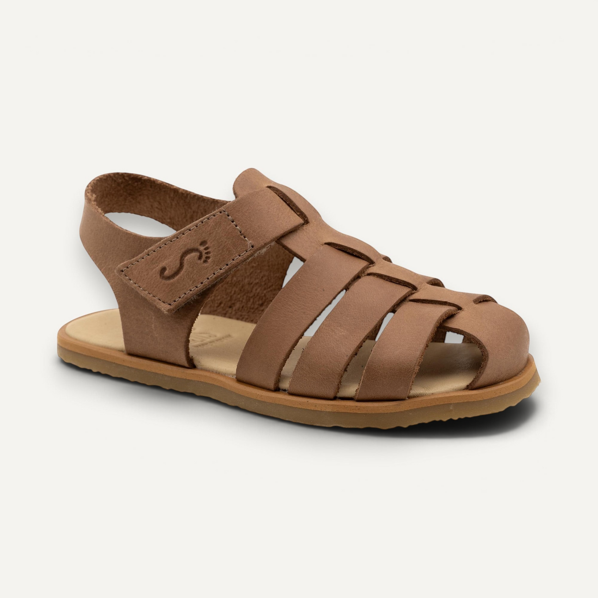 Sandalia barefoot infantil zoireo Flexinens en color taupe con diseño de tiras tipo romana y cierre de velcro