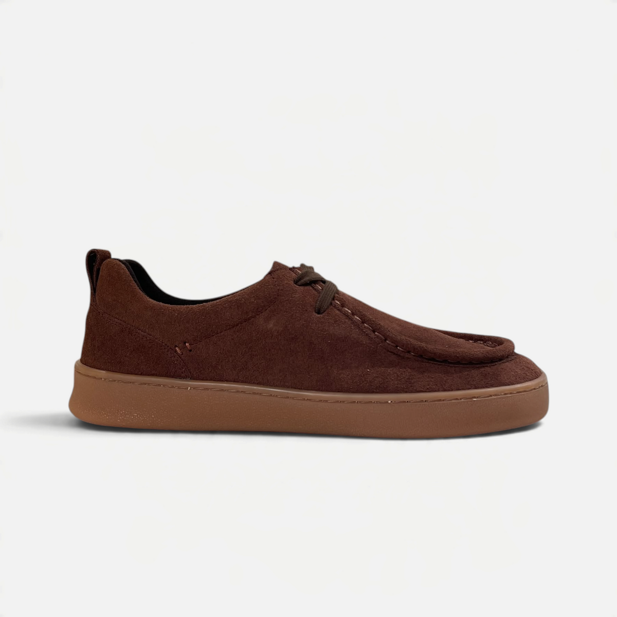 Zapatos barefoot zoireo Coqueflex Elio en ante marrón estilo mocasín con suela plana y costuras decorativas