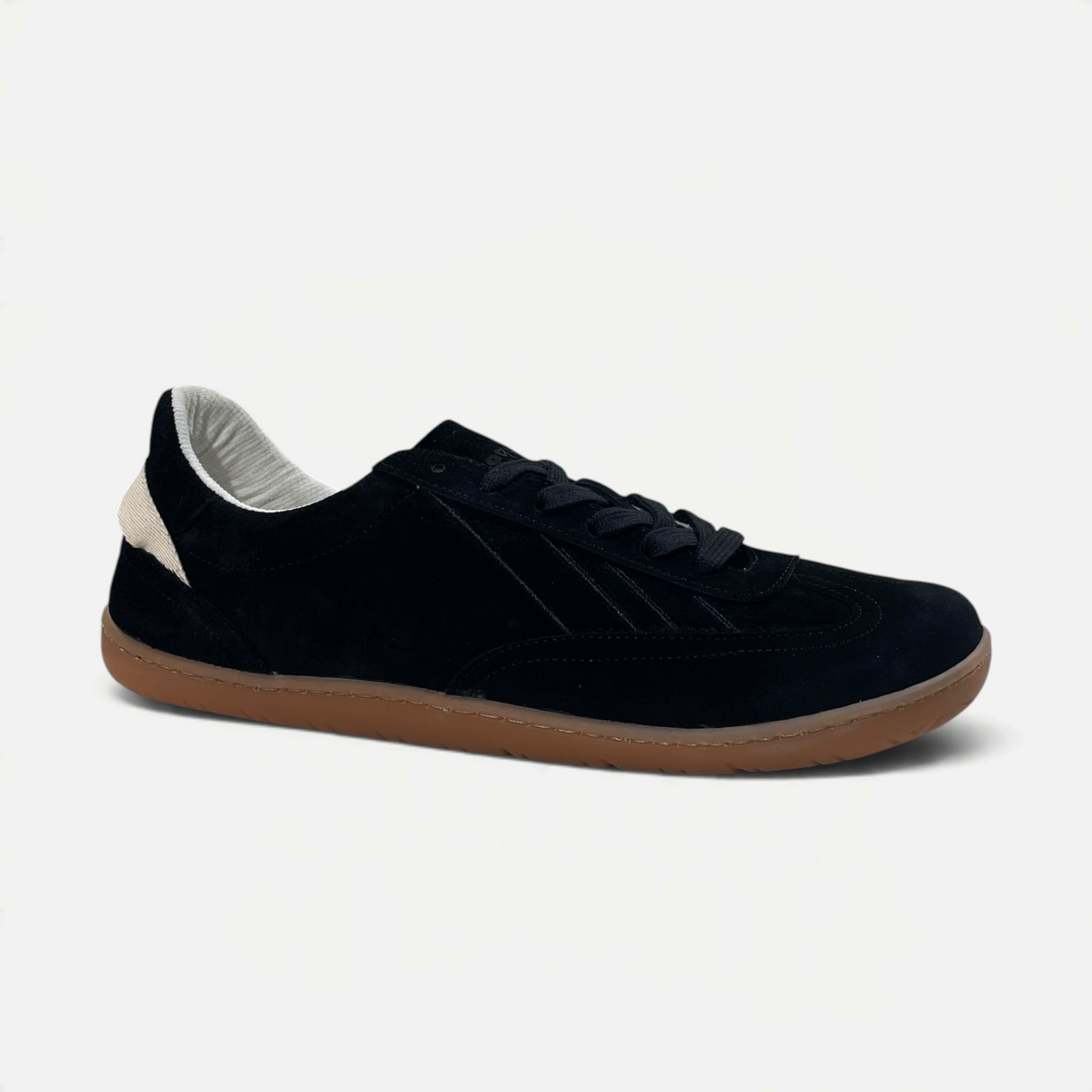 Zapatillas barefoot zoireo Coqueflex Nexus negras de ante con suela color caramelo y detalle claro en el talón