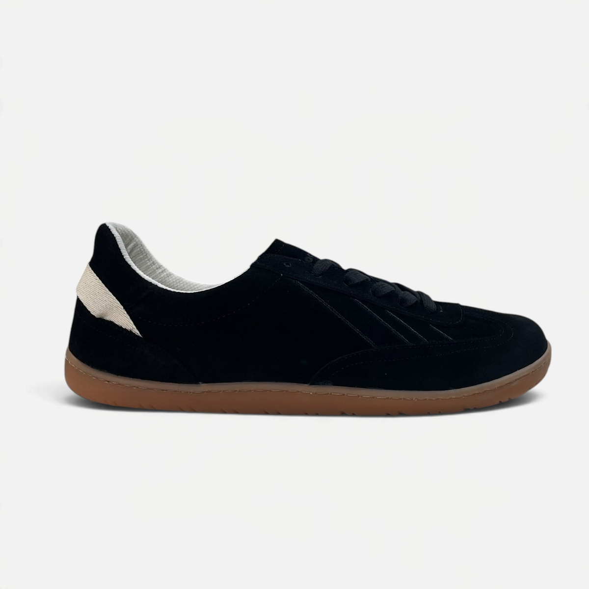 Zapatillas barefoot zoireo Coqueflex Nexus negras con suela color caramelo y detalle claro en el talón