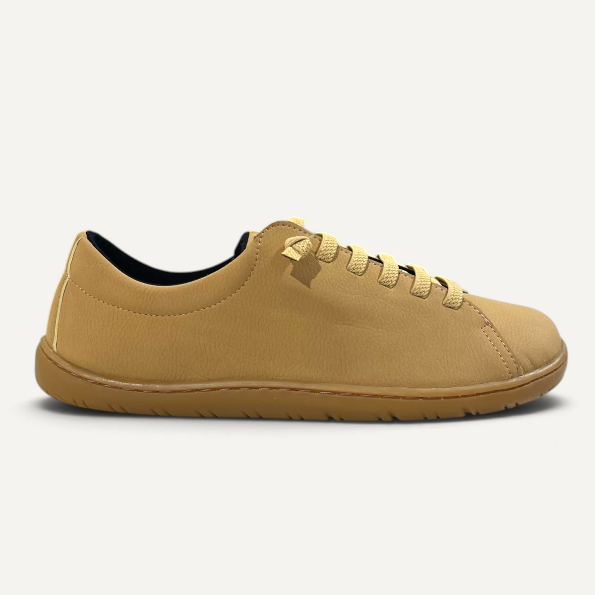 Zapatillas barefoot Coqueflex Emi de zoireo en color mostaza con puntera amplia y suela plana minimalista