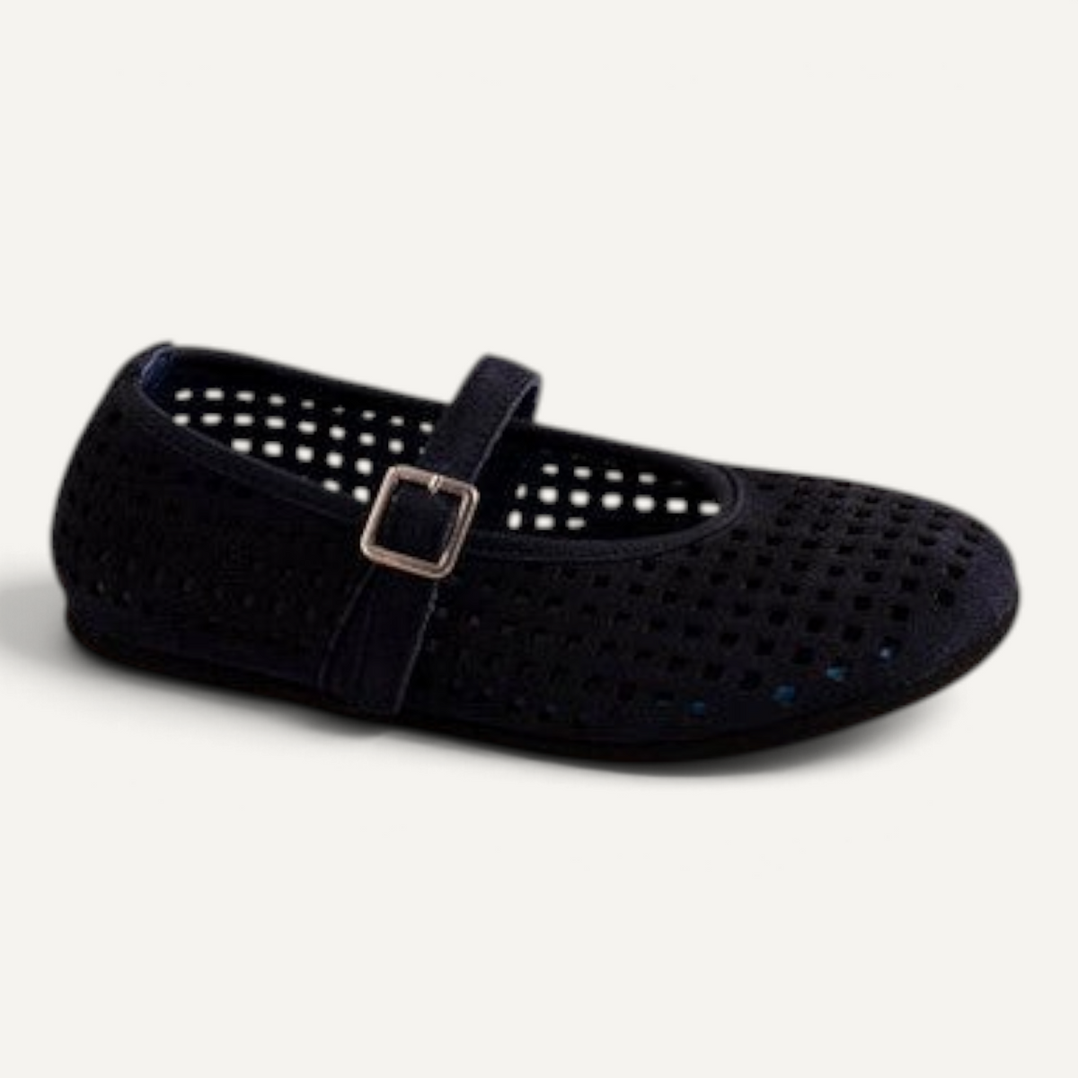Bailarinas barefoot negras Coqueflex Mercedes con diseño troquelado y cierre de hebilla para mayor comodidad