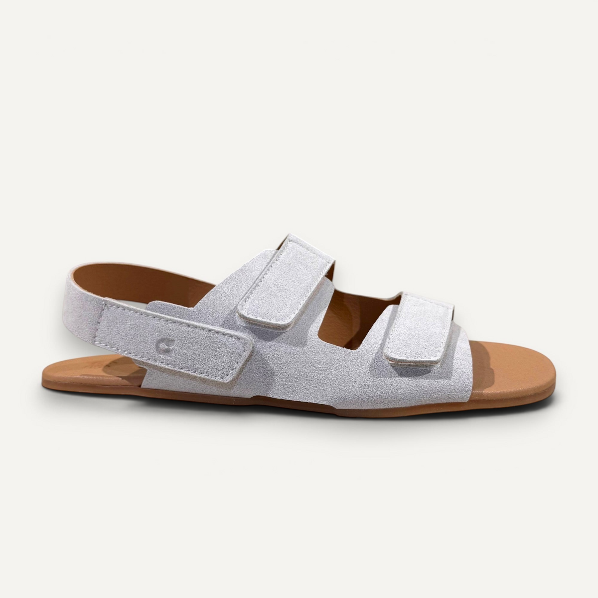 Sandalia barefoot zoireo Coqueflex 1573 en color off-white, diseño minimalista vegano con cierre de velcro