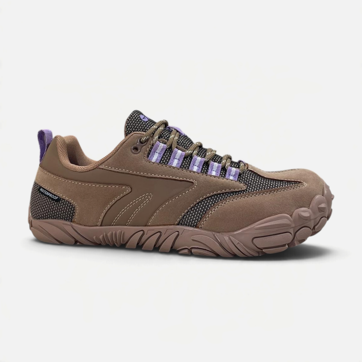 Zapatillas de senderismo zoireo Hi-Tec Figaro Low impermeables en color taupe con detalles en morado