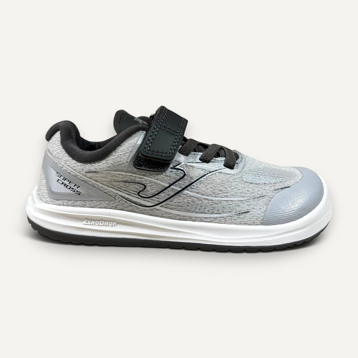 Zapatillas barefoot Joma Supercross Junior grises con cierre de velcro y suela flexible de zoireo