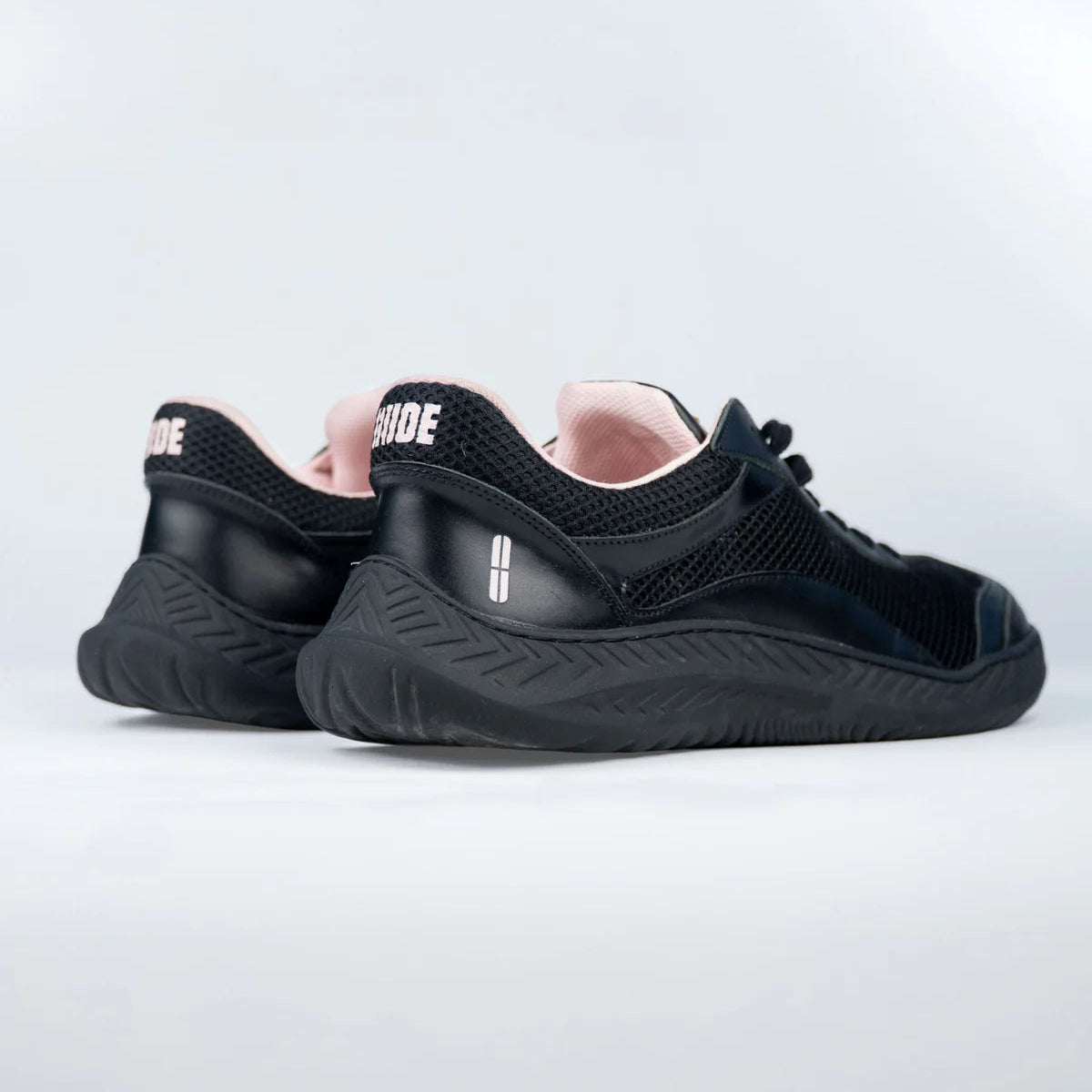 The Nude Foot Barefoot Sneaker - Negro Total