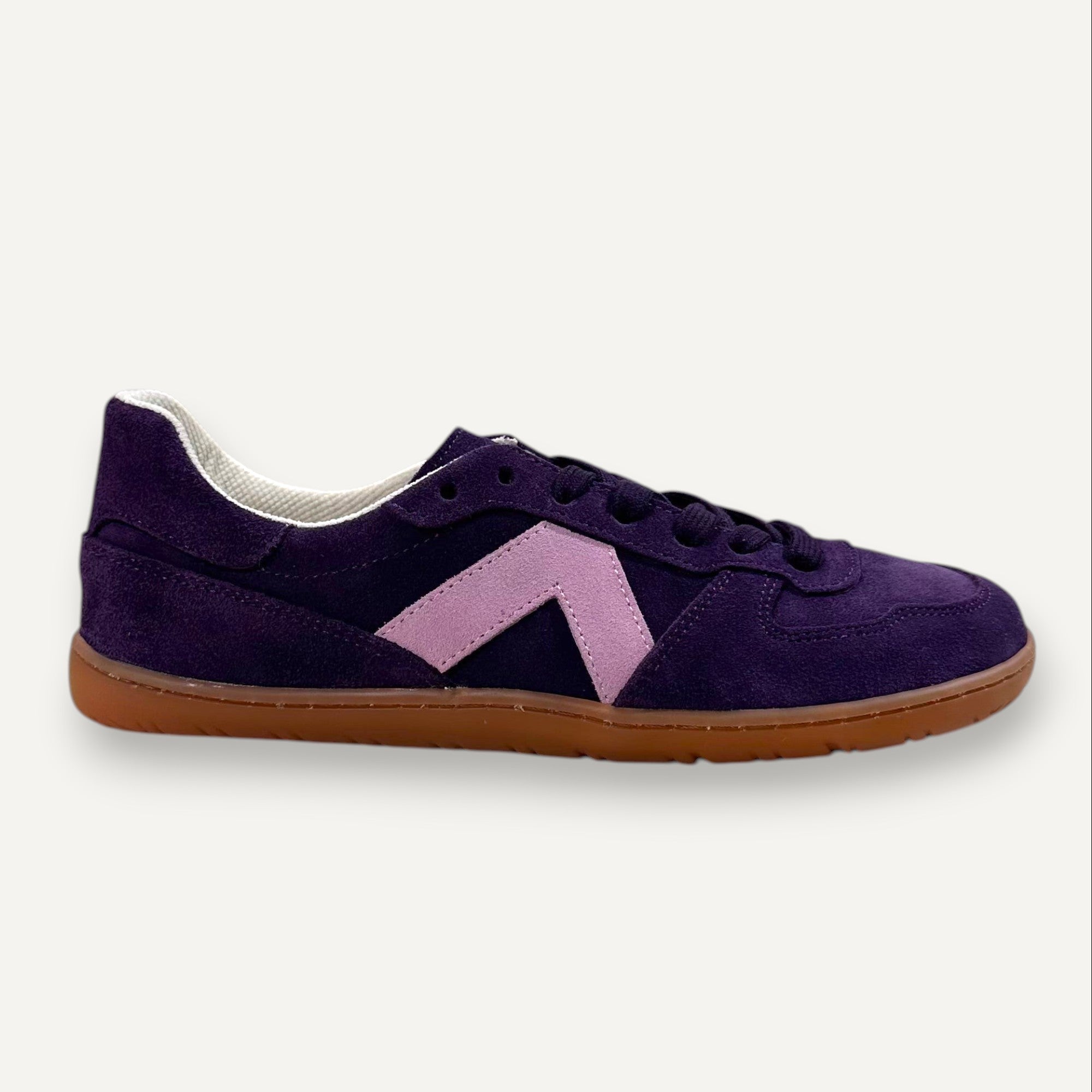Zapatillas de ante morado Coqueflex Core Cosmos de zoireo con detalle lateral rosa y suela de goma color caramelo